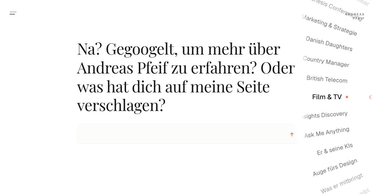 Startseite von pfeif.de mit der Frage an den Besucher, dem Eingabefeld und dem geöffneten Rad am rechten Rand